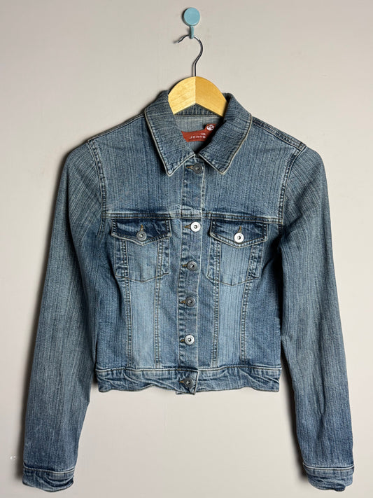 fitted-lightwash-denim-jacket-4