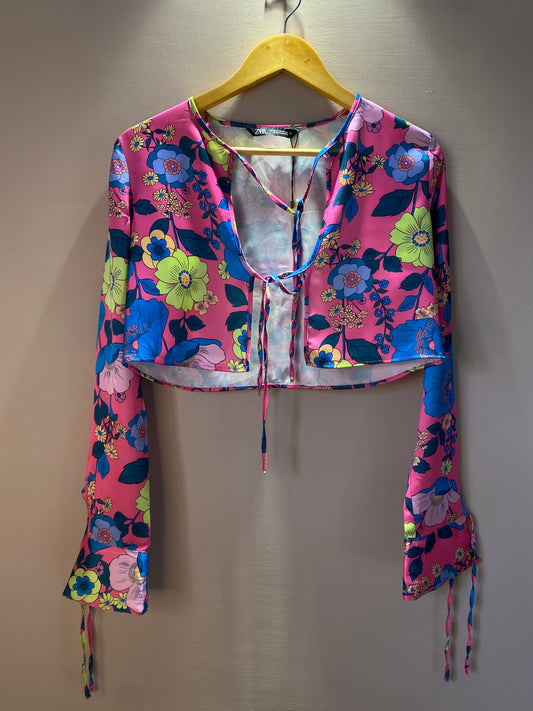 white-ribbed-shark-graphic-crop-top