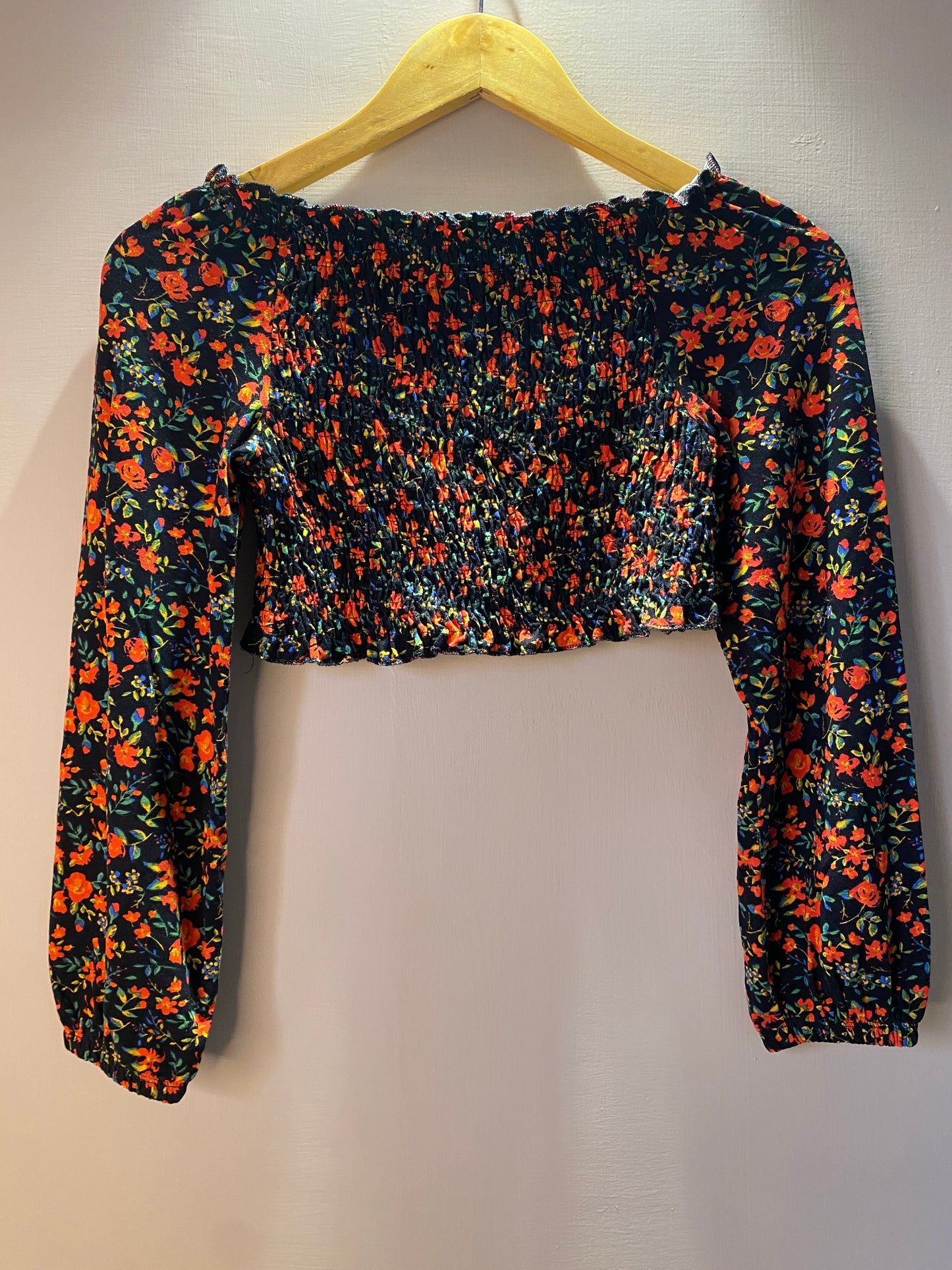 sonneti-london-graphic-crop-top