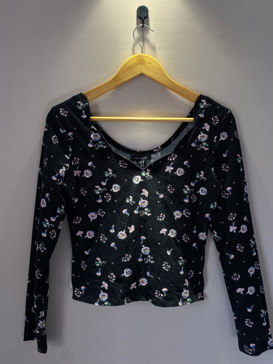 black-floral-velvet-top-18