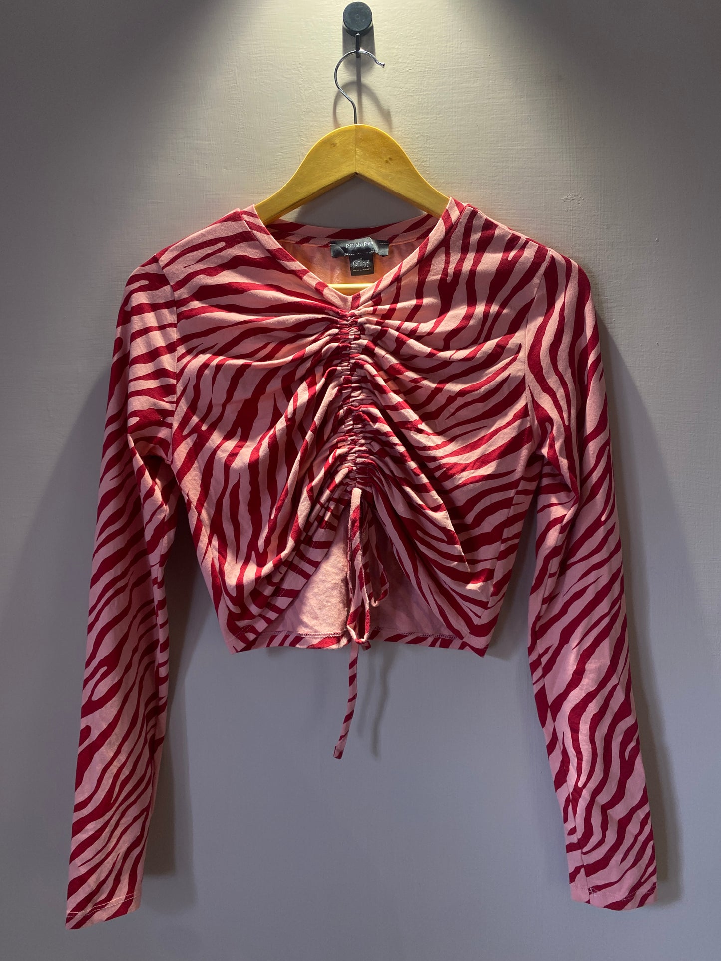 red-and-pink-zebra-ruched-crop-top