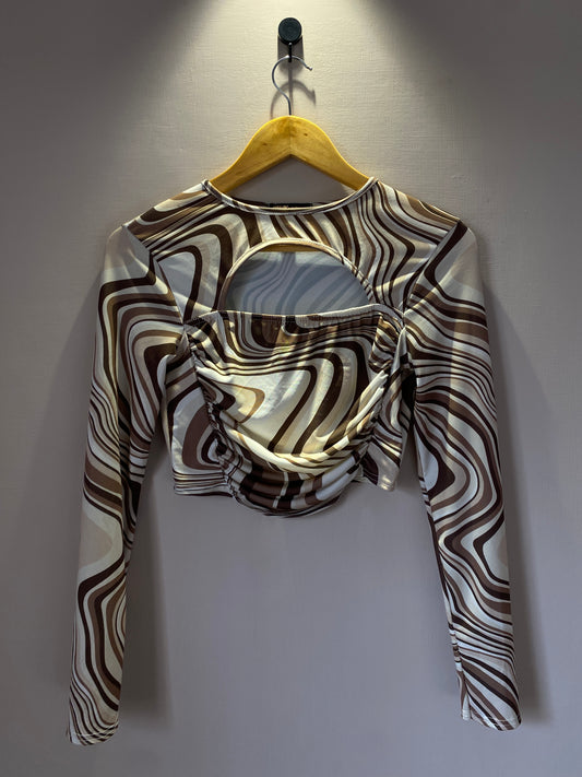 prettylittlething-polka-dot-tie-front-crop-top