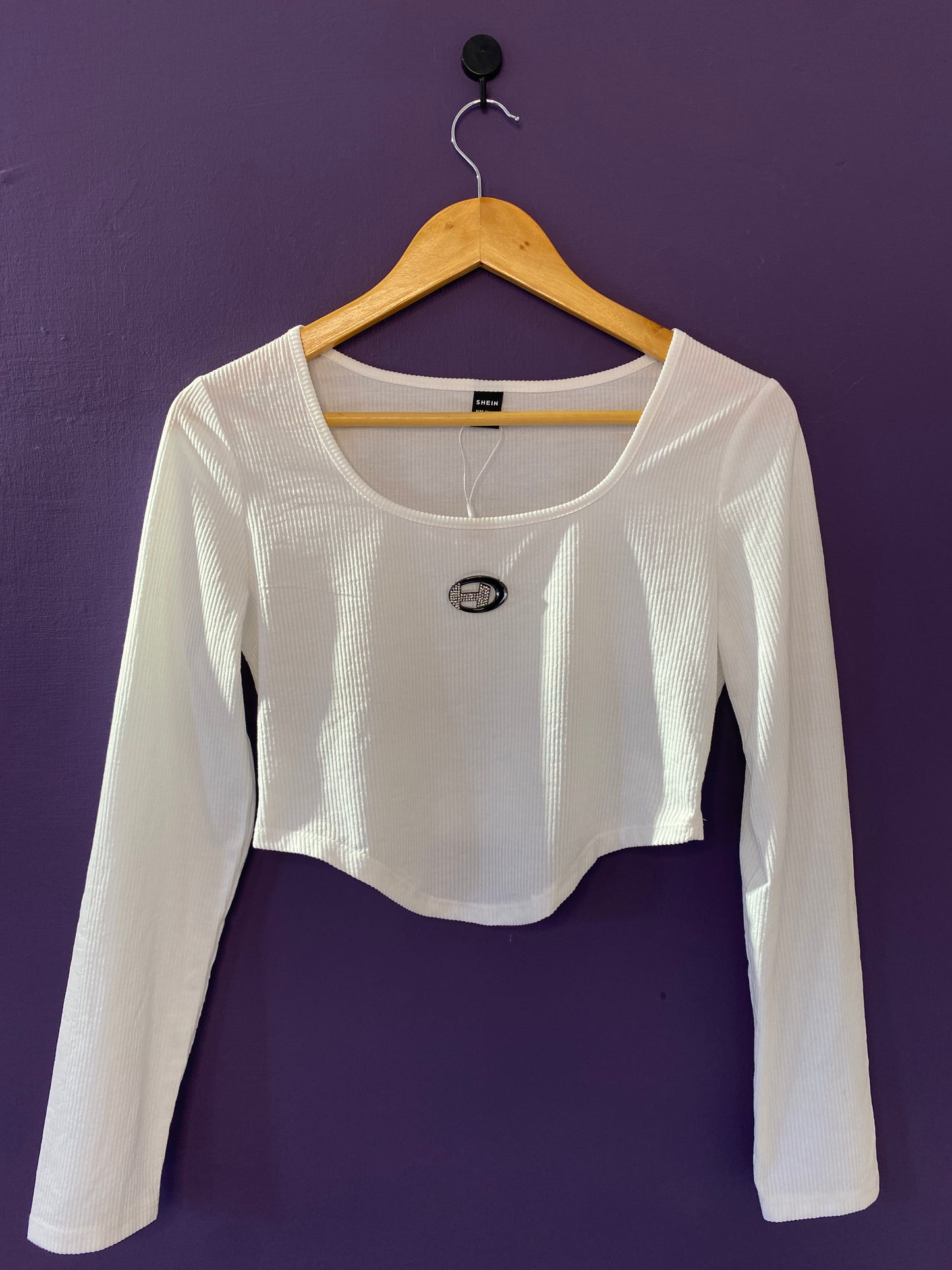 white-ribbed-graphic-crop-top