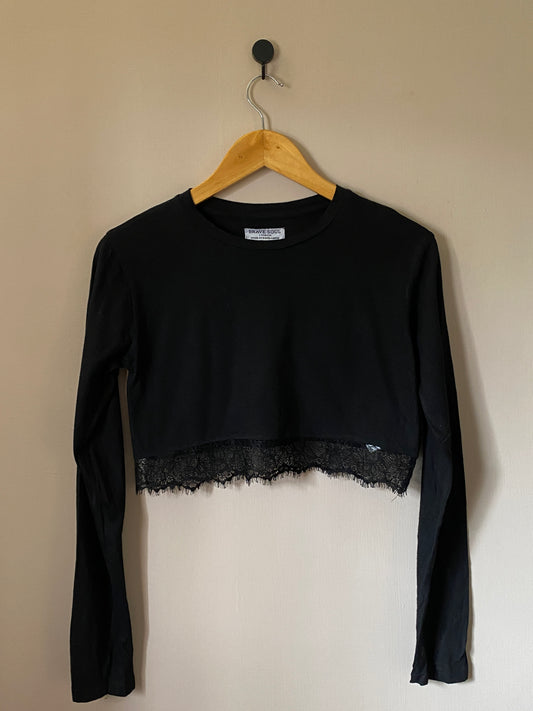 black-lace-hem-crop-top-15