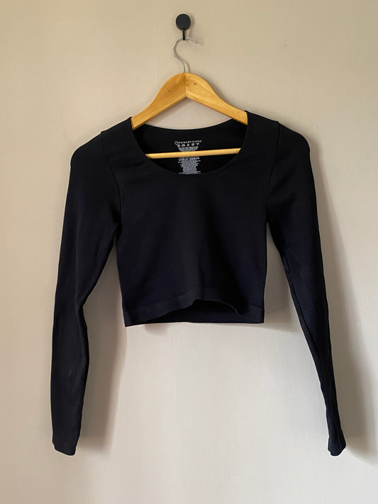 black-activewear-crop-top