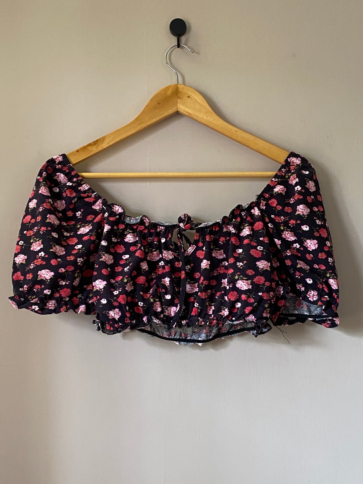 black-floral-off-shoulder-crop-top
