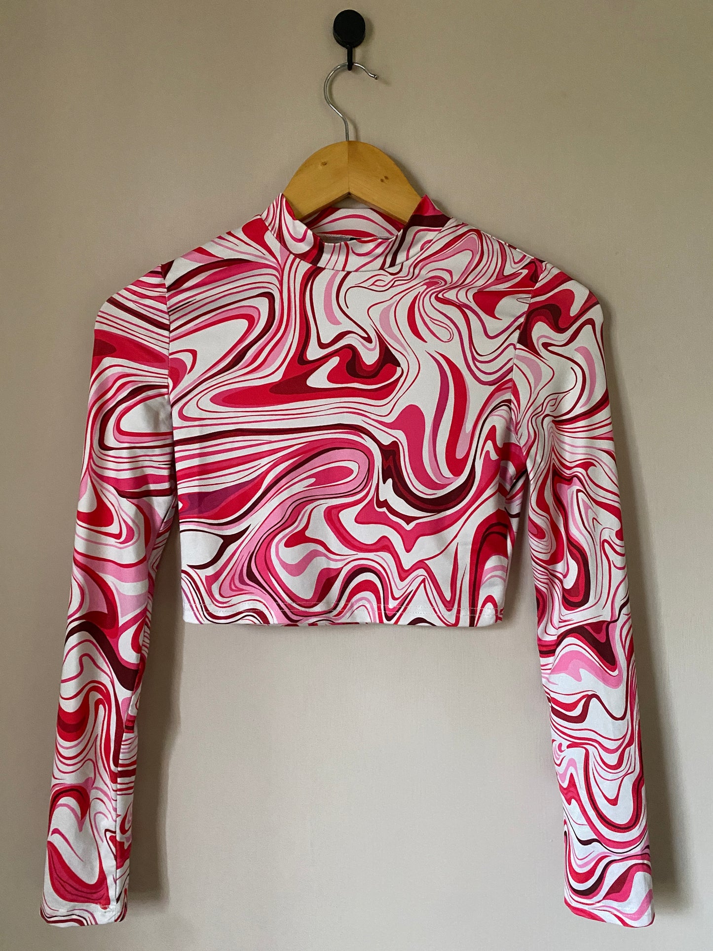 pink-swirly-print-long-sleeve-crop-top