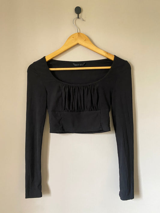 black-short-sleeve-crop-top-with-lace-hem