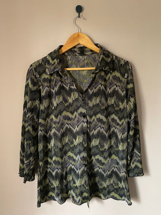 abstract-wavy-print-pleated-shirt