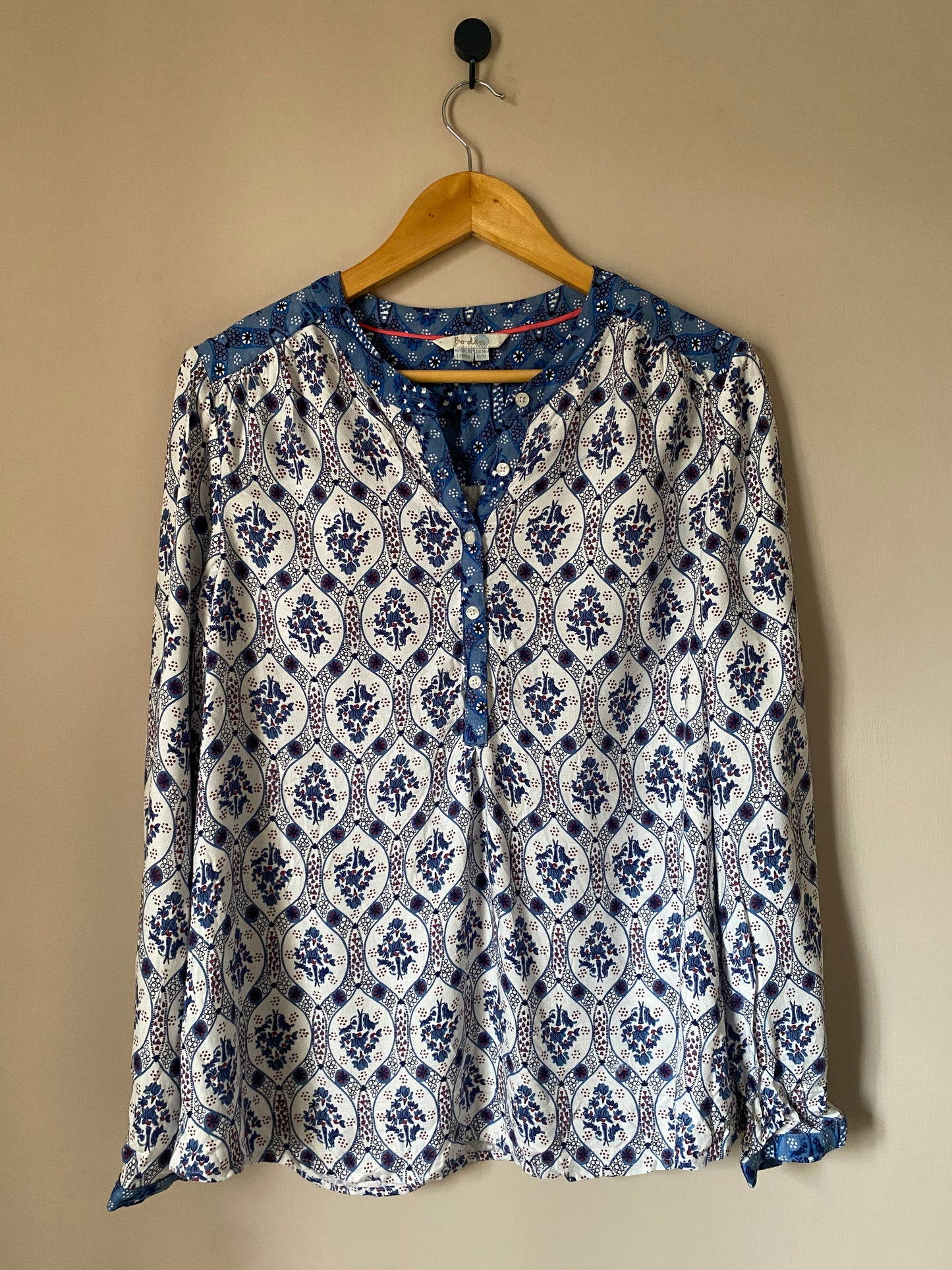 animal-print-ruffle-cuff-blouse