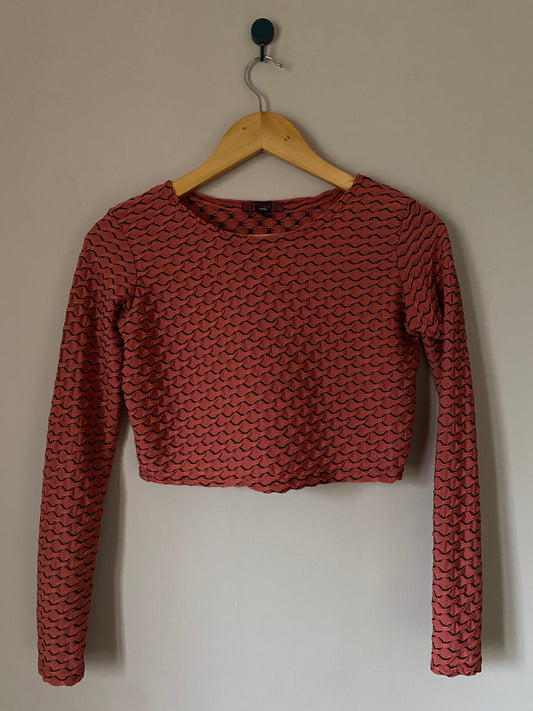 red-wave-pattern-long-sleeve-crop-top