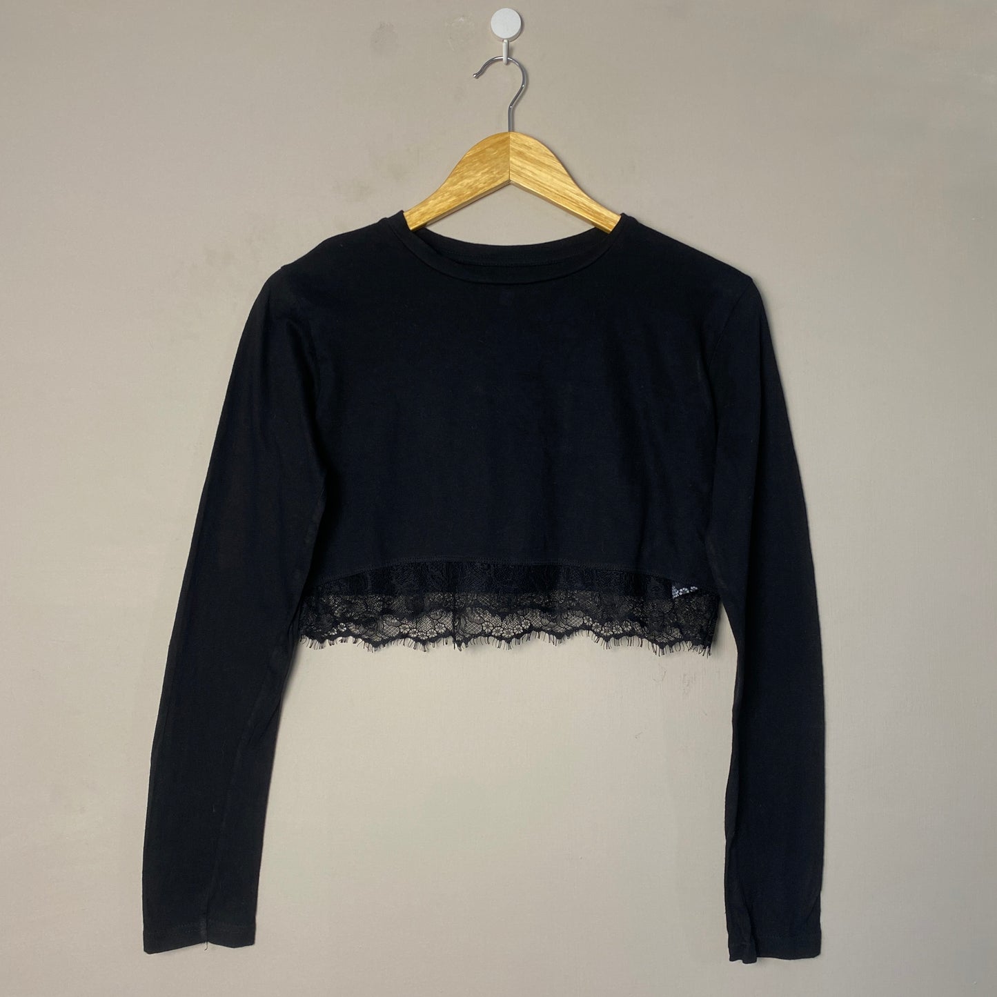 black-lace-trim-croptop-190