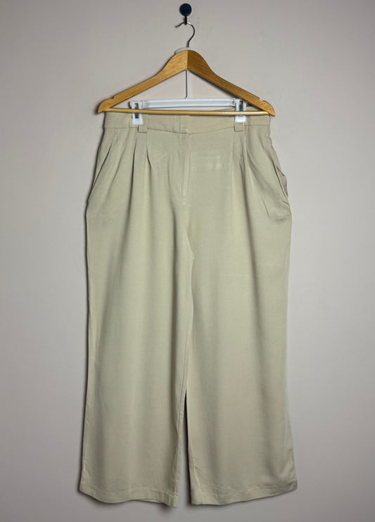 beige-pleated-pants-8