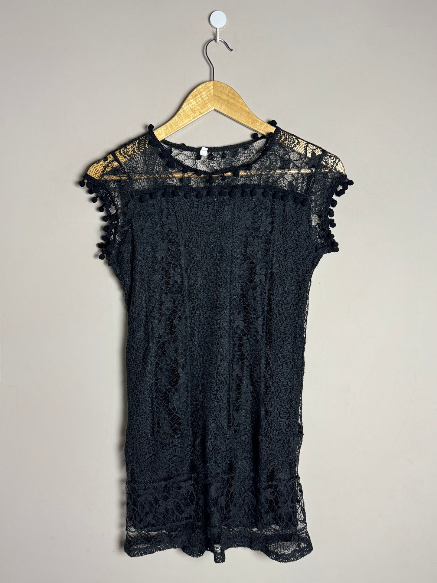 black-lace-pom-trim-top-9