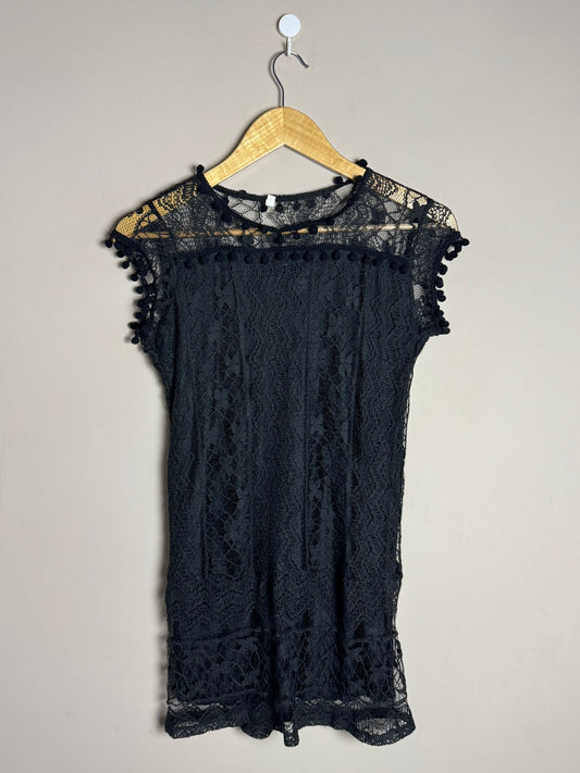 black-lace-pom-trim-top-9
