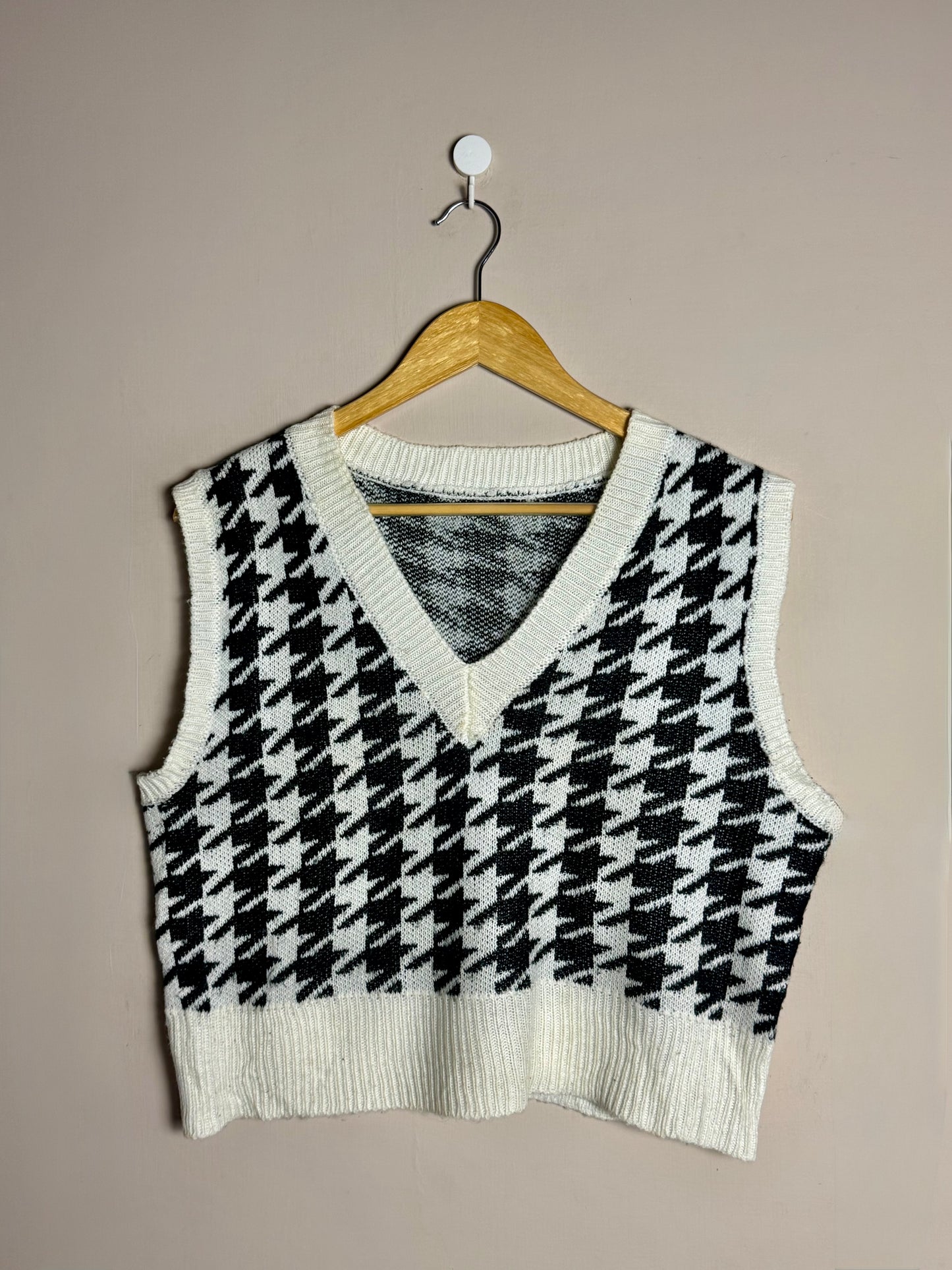 white-black-houndstooth-vest-75