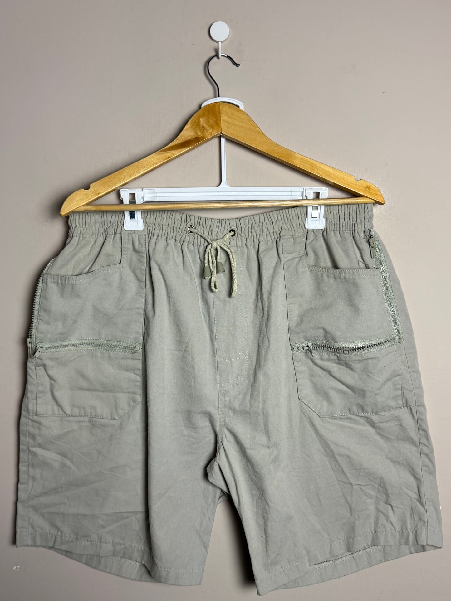 light-sage-zipper-shorts-xl-57