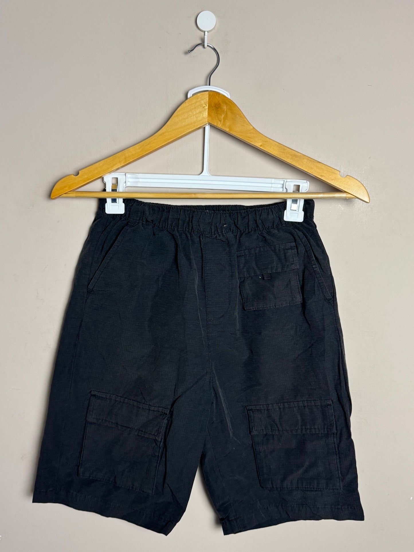 black-multi-pocket-cargo-shorts-4
