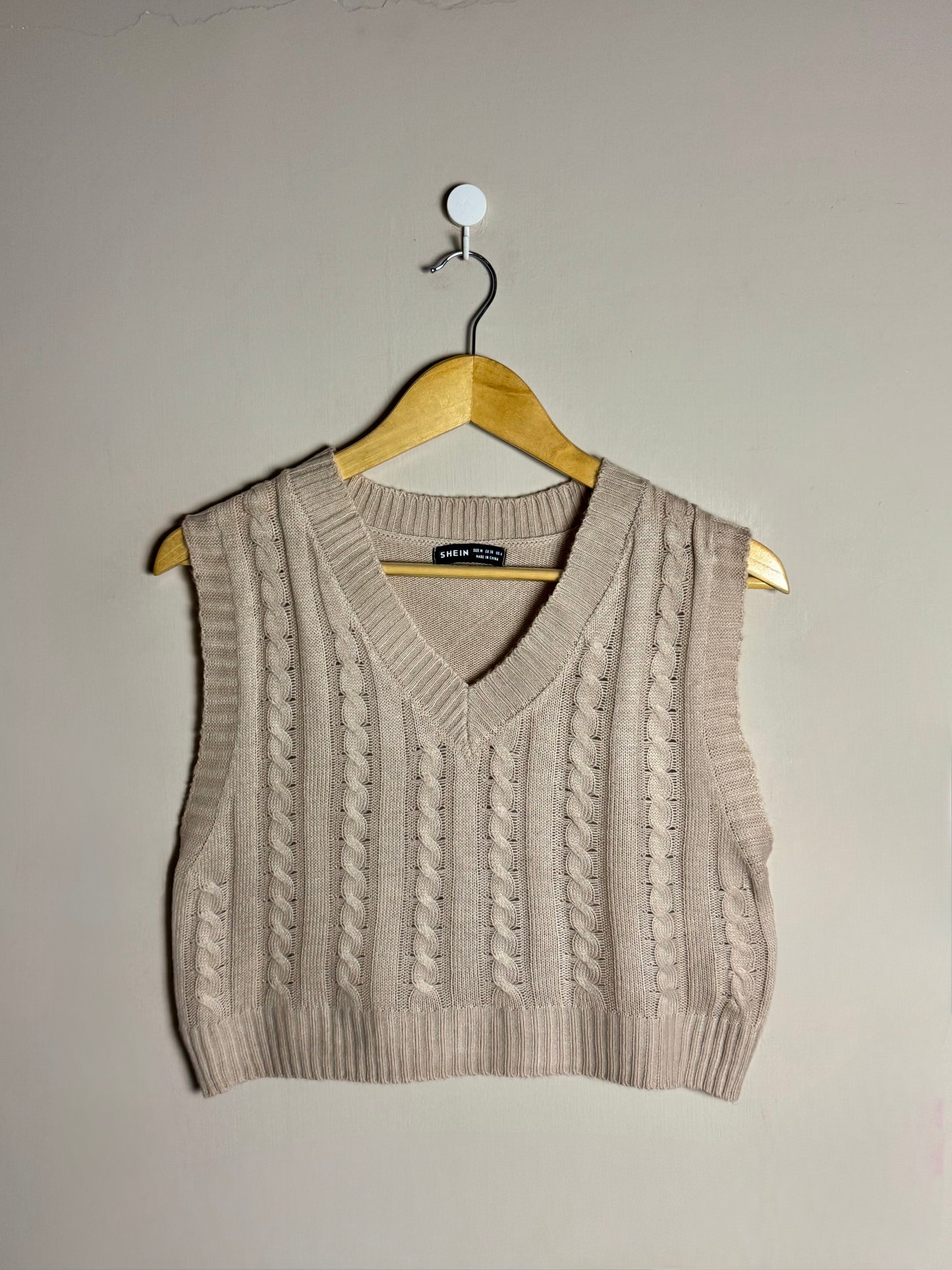 beige-cableknit-vest-76