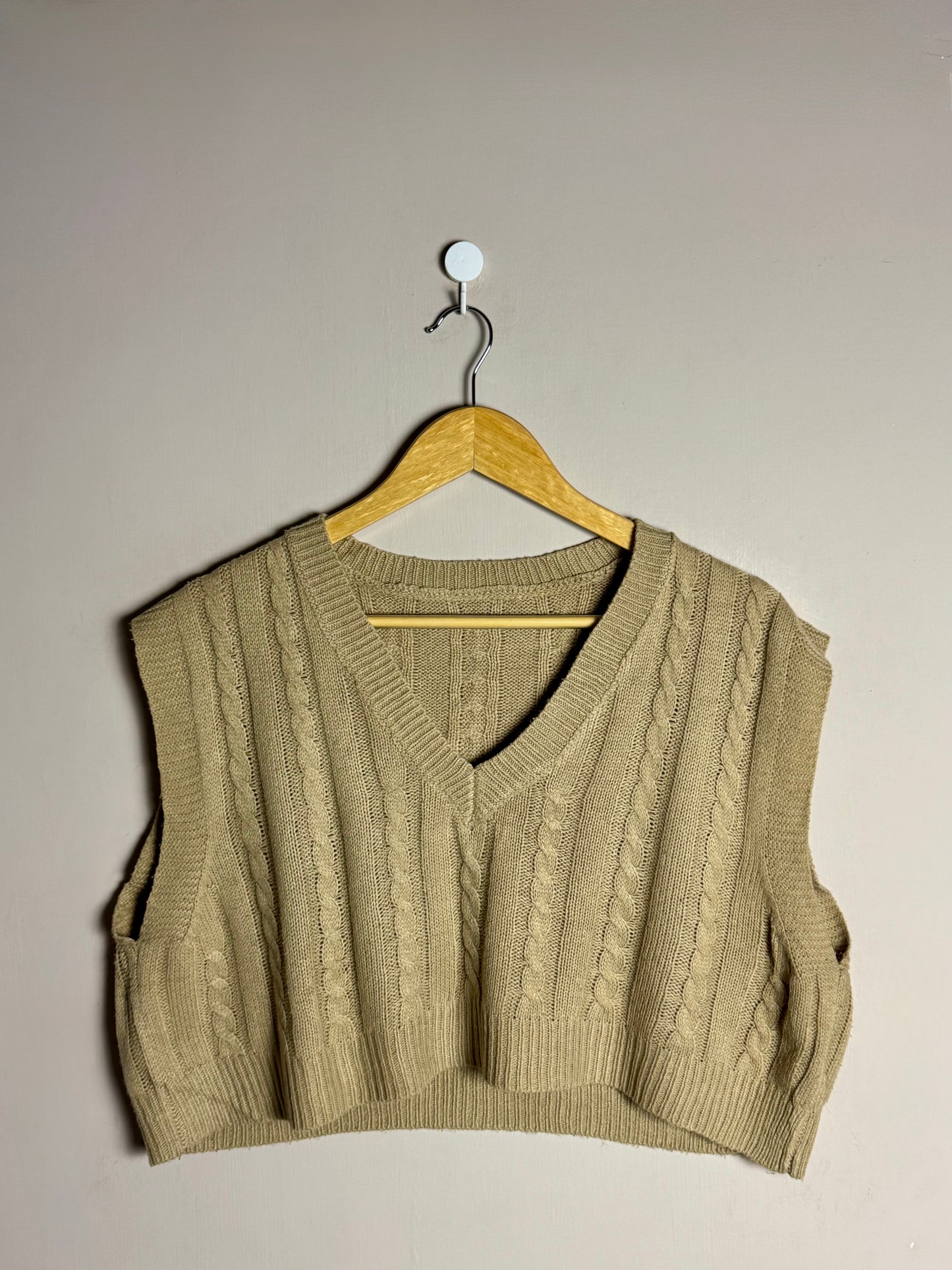 beige-cableknit-crop-vest-82
