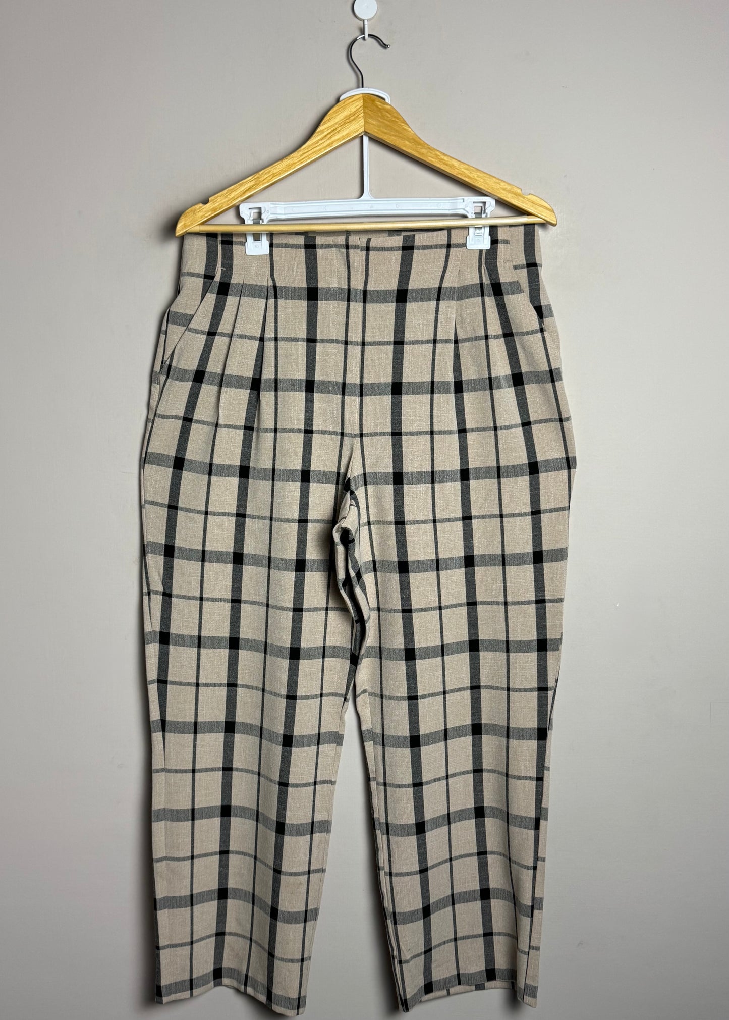 beige-checkered-trousers-large-64