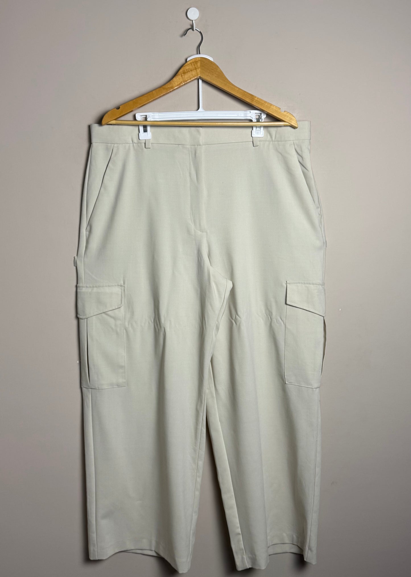 extra-large-beige-cargo-pants-l42-w40-96