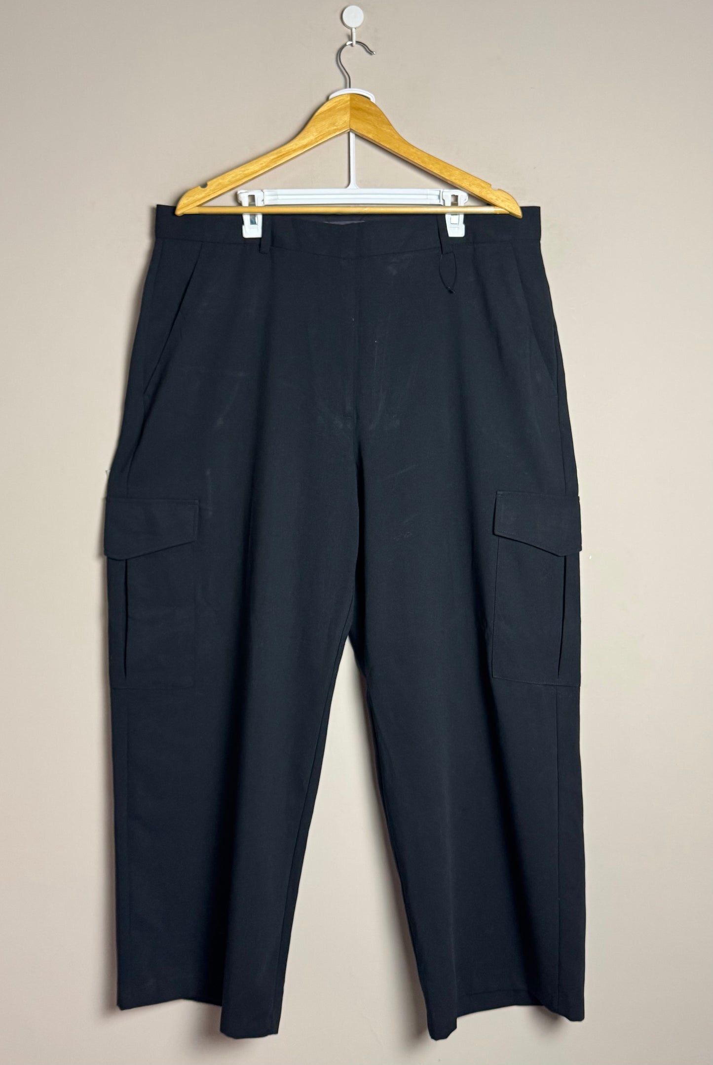 large-black-cargo-pants-l42-w40-128