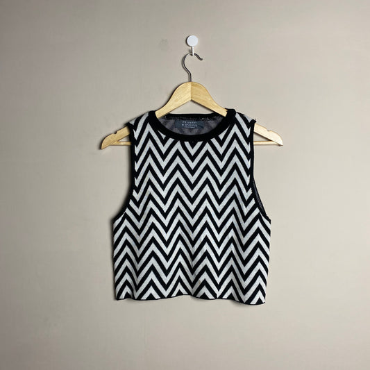 black-white-chevron-sleeveless-top-122