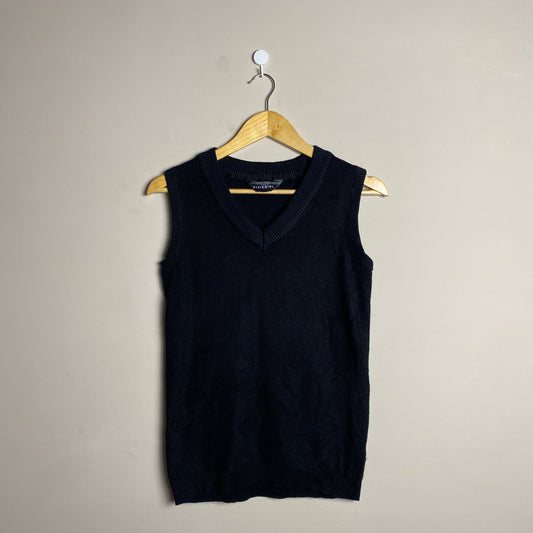 black-basic-sleeveless-sweater-142