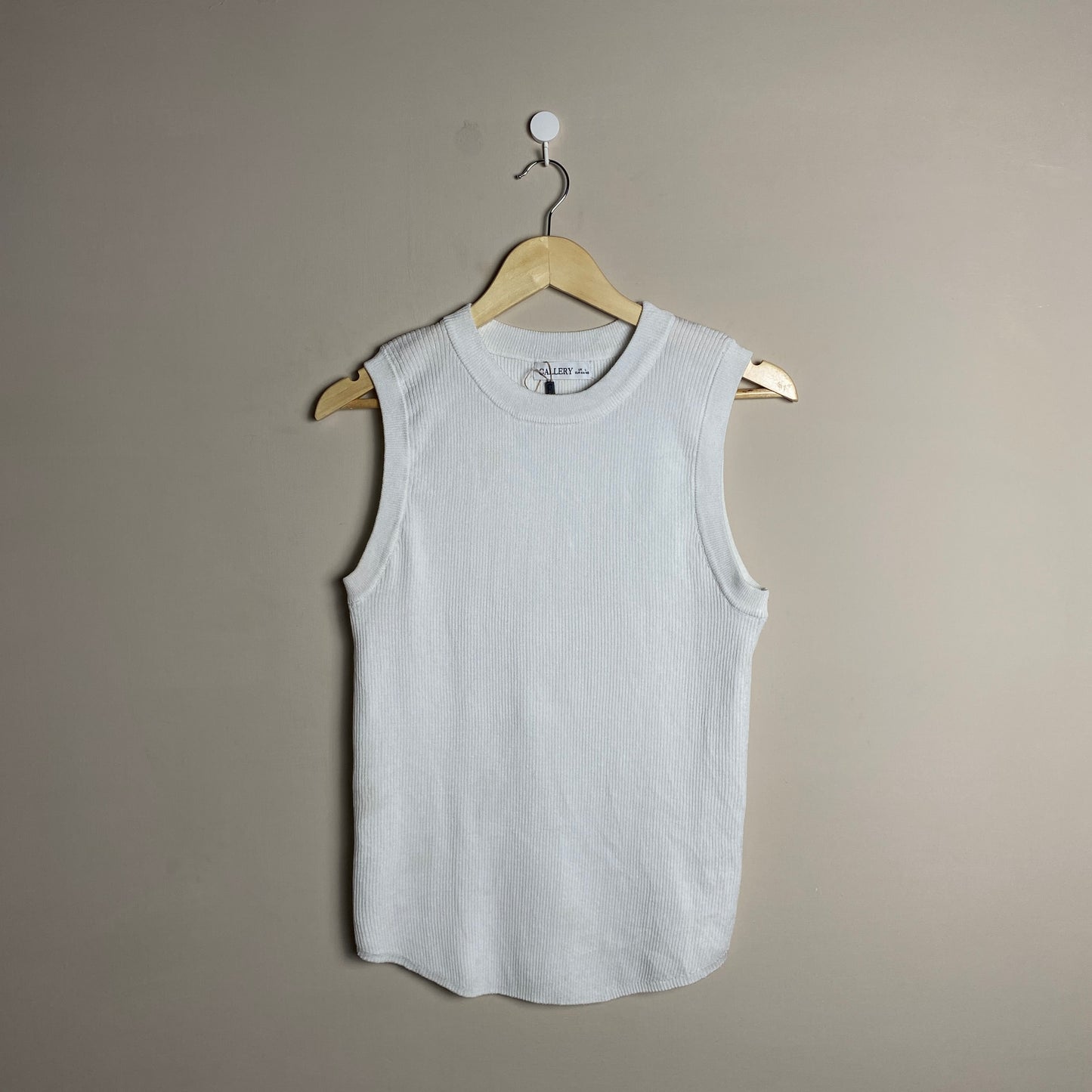 white-basic-sleeveless-top-140