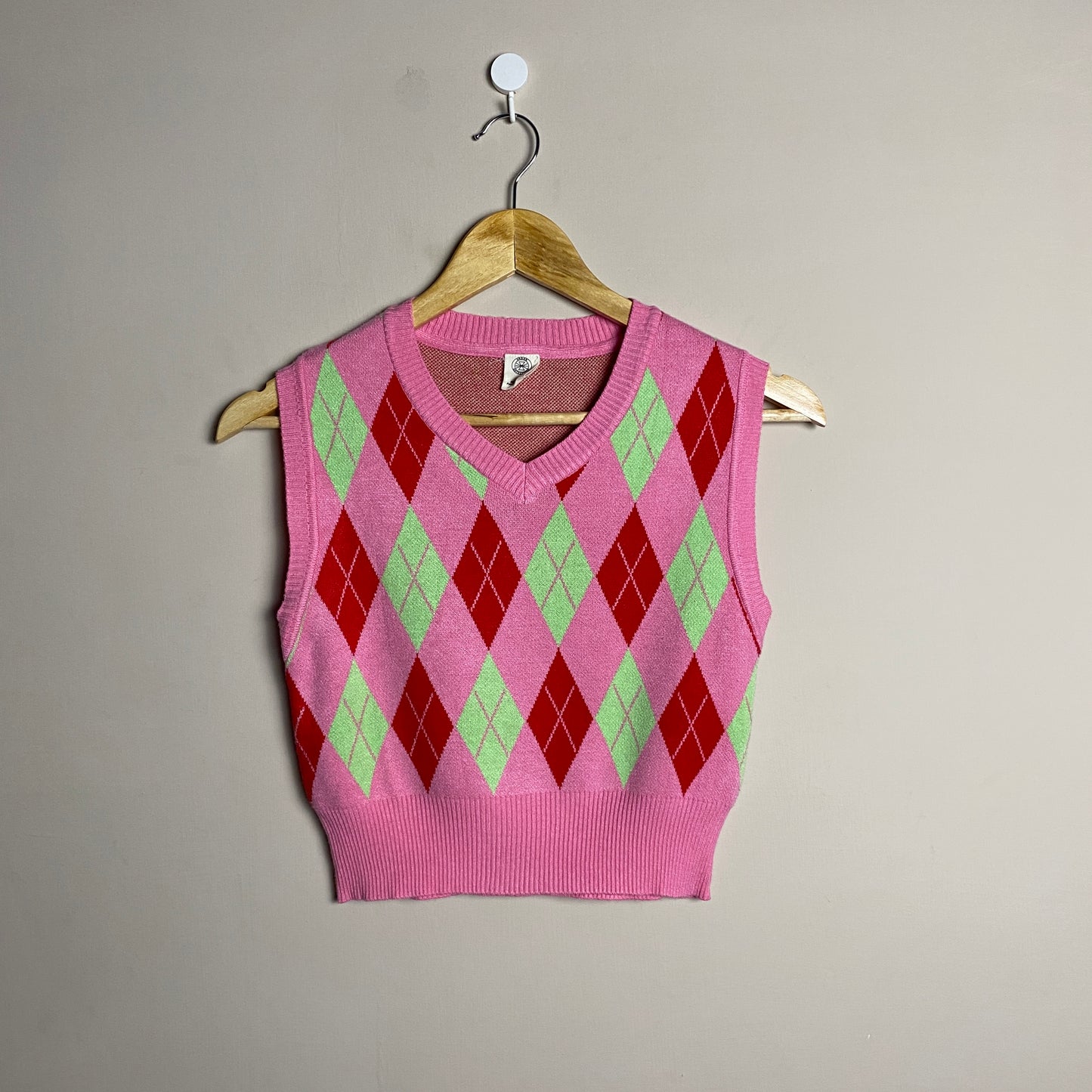 pink-argyle-knit-vest-119