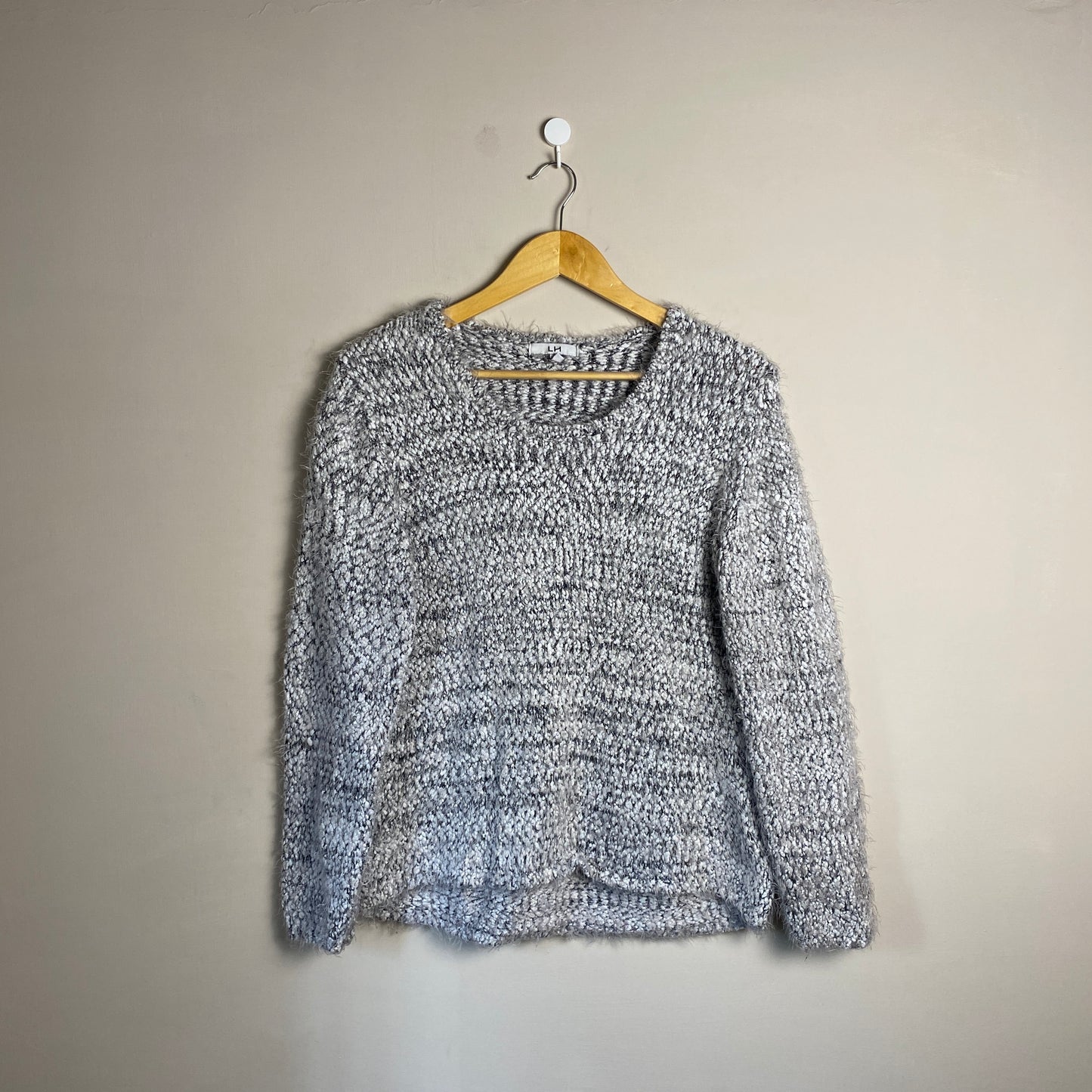 grey-fluffy-woolen-sweater-057