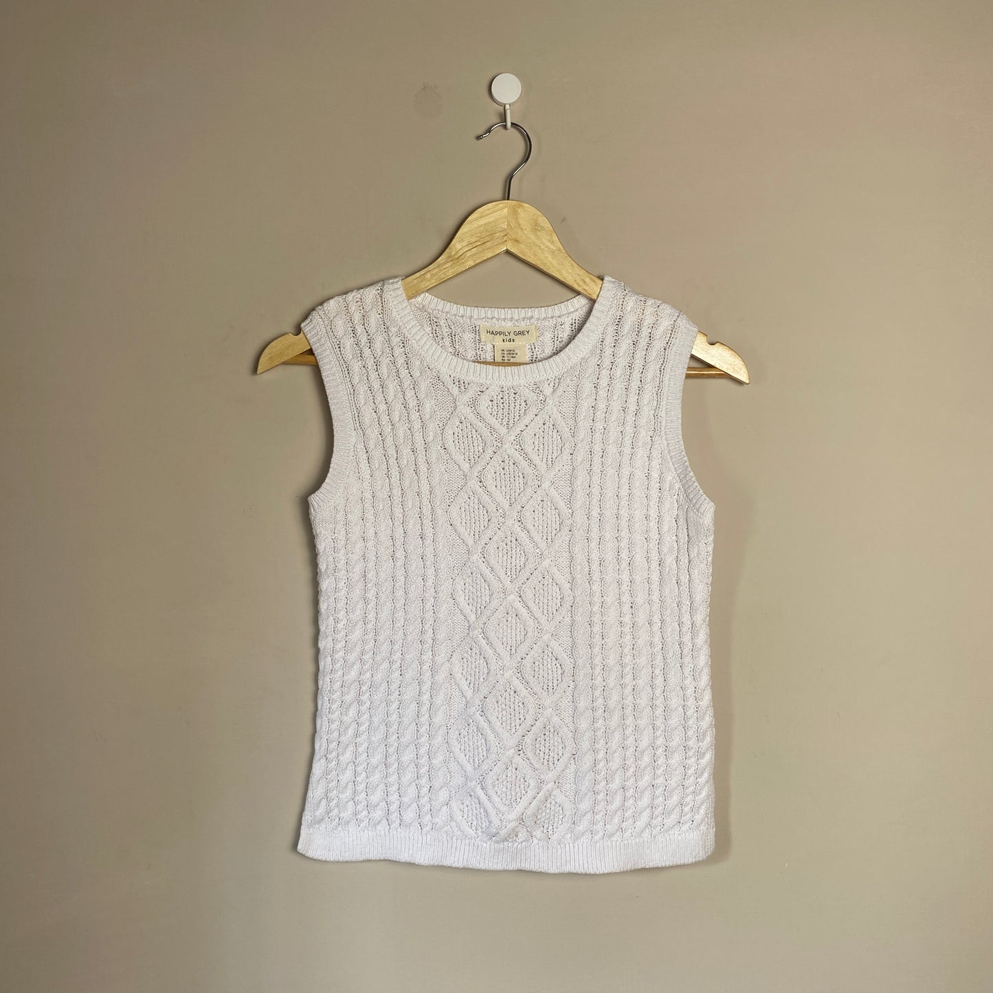 white-cableknit-sleeveless-sweater-145