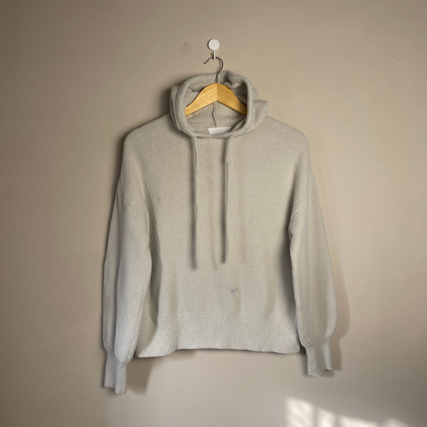 light-grey-cozy-hooded-sweater-070