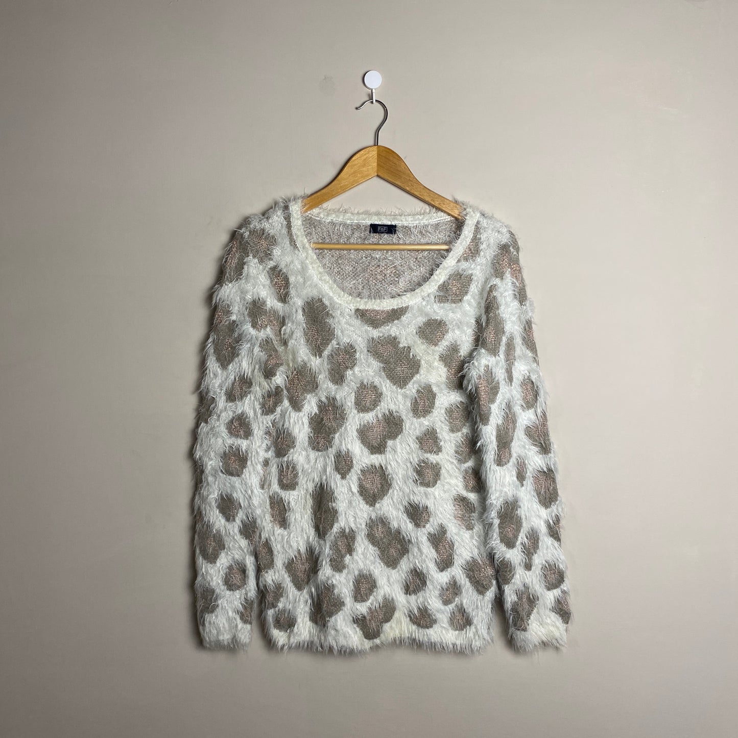 white-leopard-furry-sweater-063
