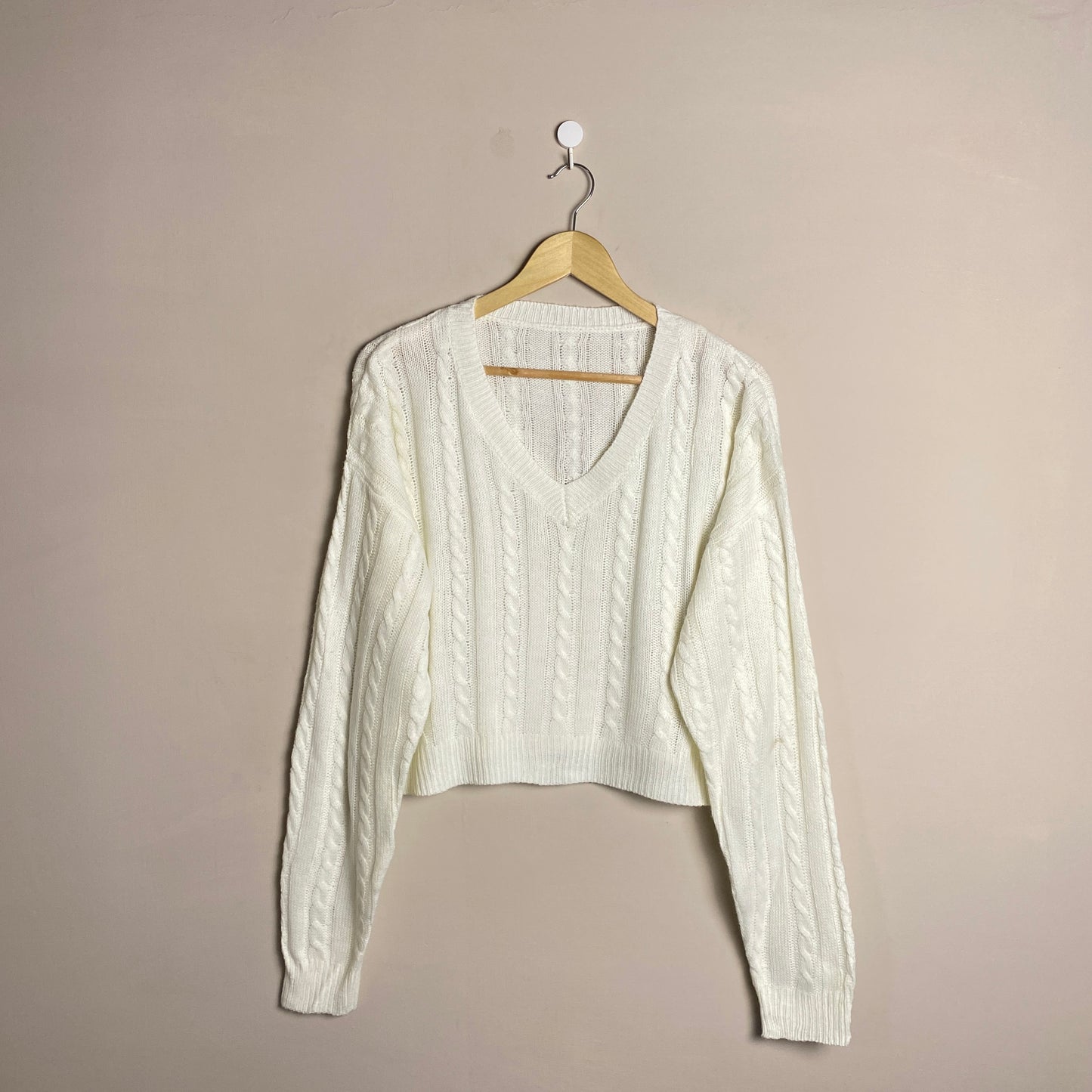 white-cableknit-vneck-sweater-074