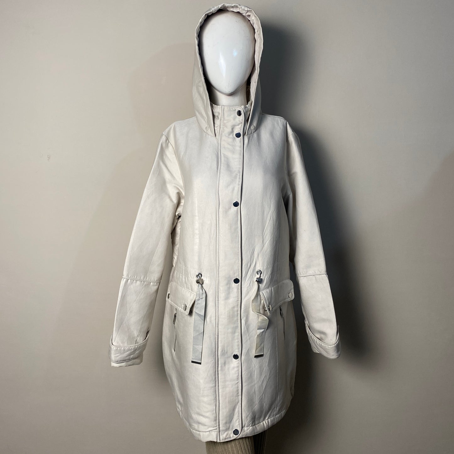 white-hooded-parka-coat-080