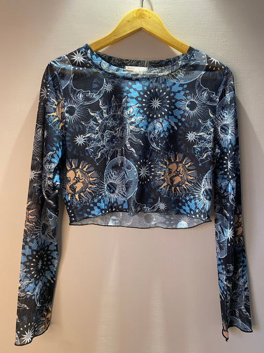 sun-and-moon-print-mesh-crop-top
