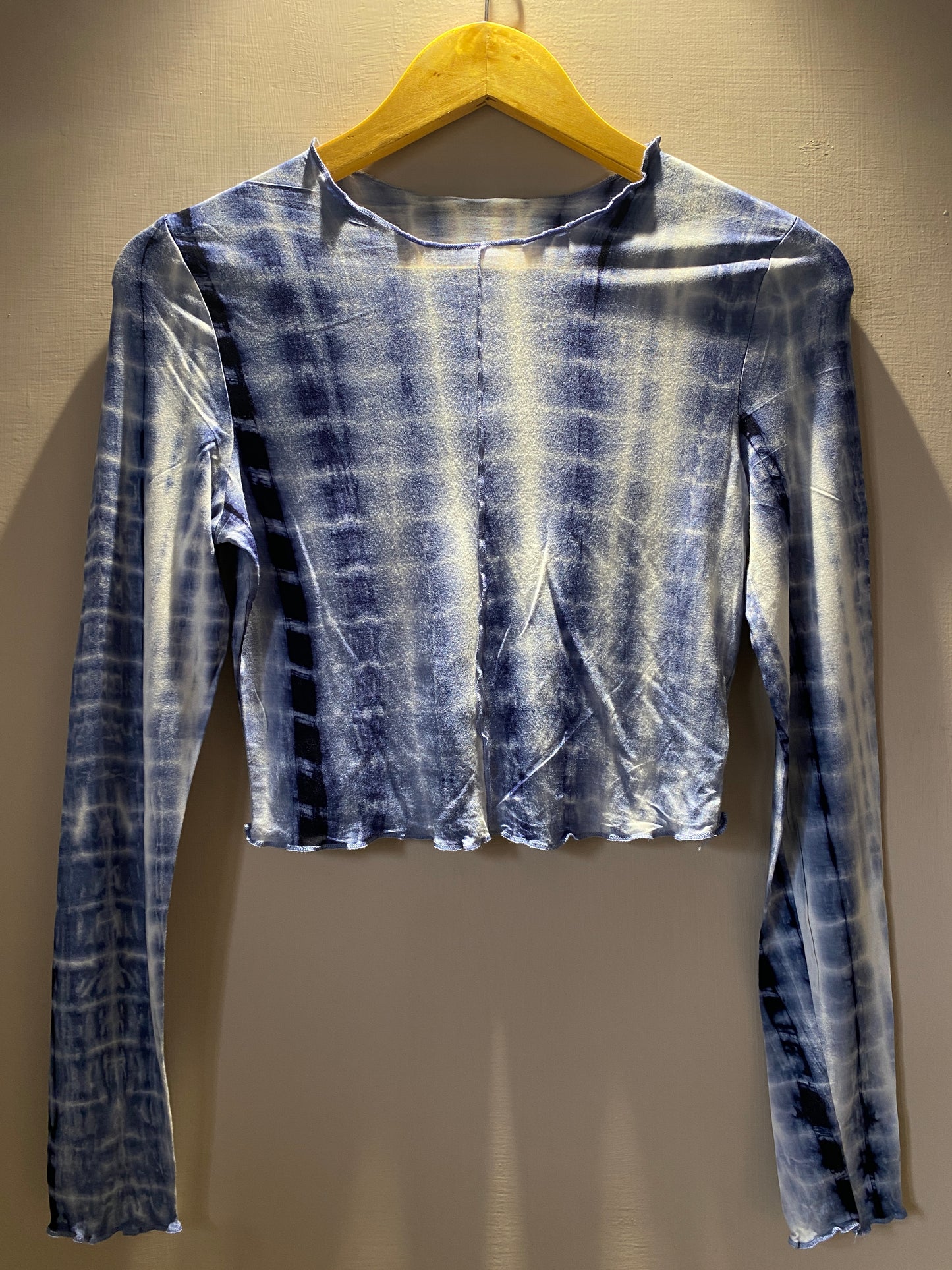 blue-tie-dye-ribbed-crop-top