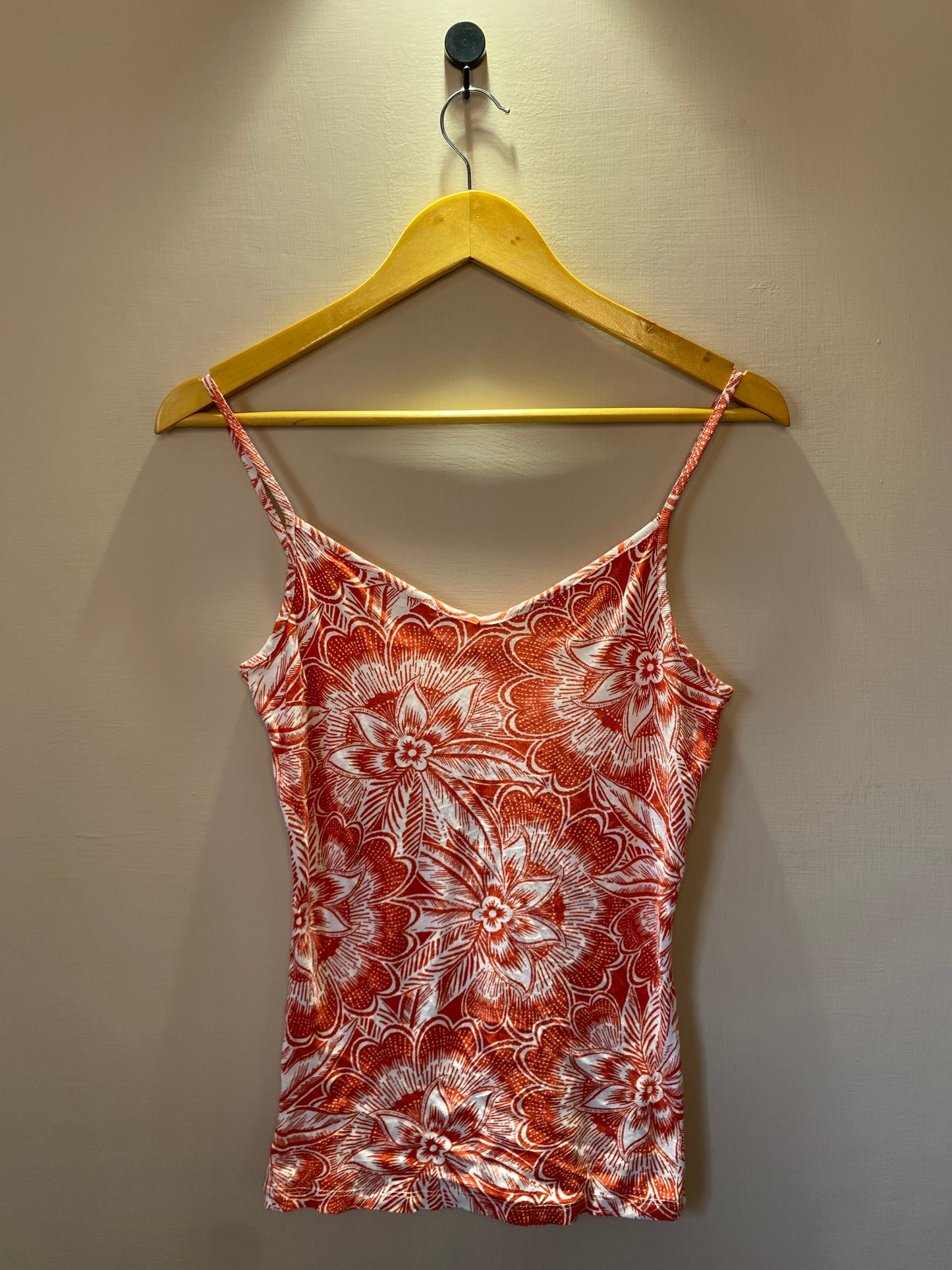 : red-and-white-floral-print-tank-top-10