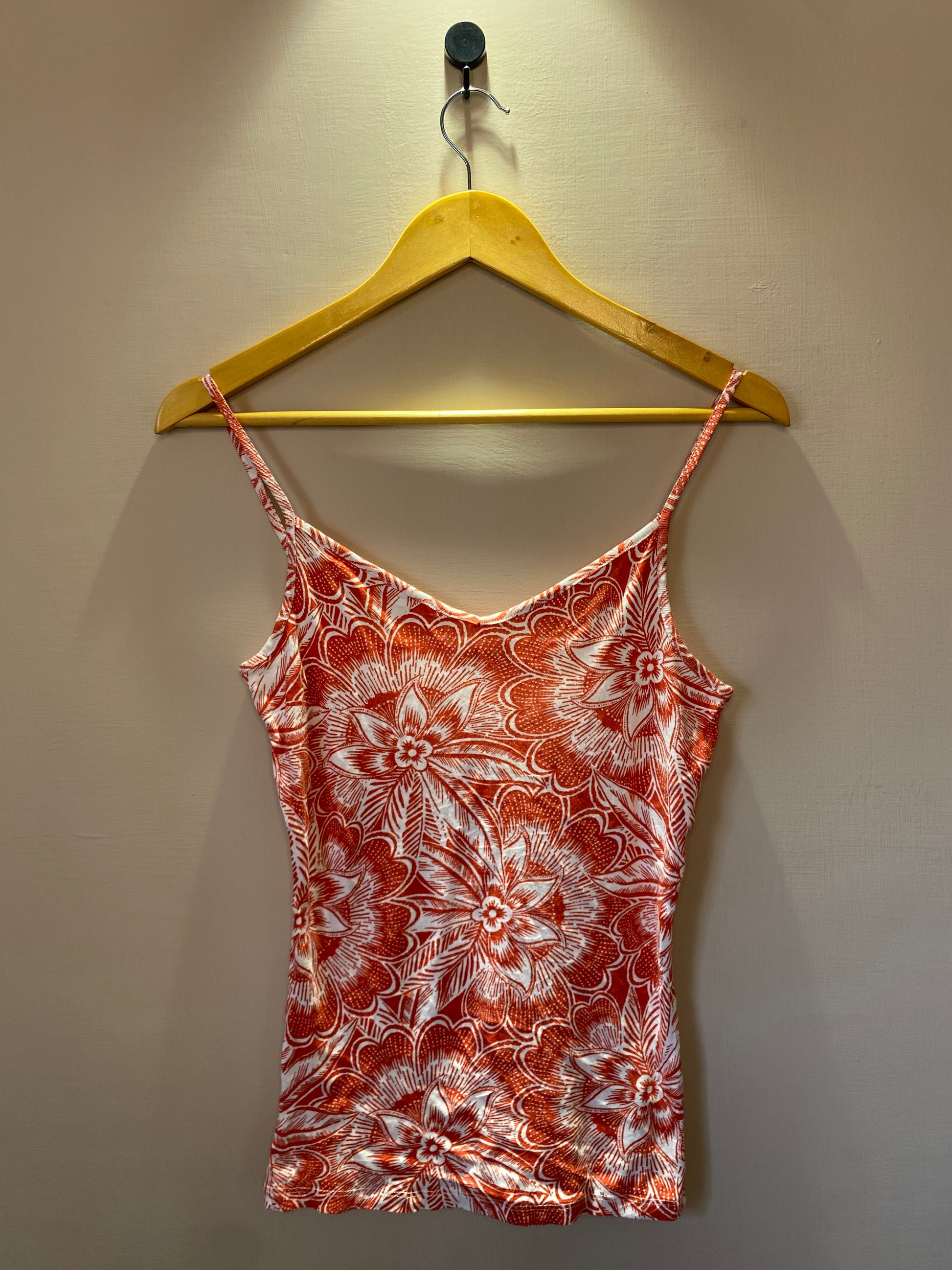 : red-and-white-floral-print-tank-top-10