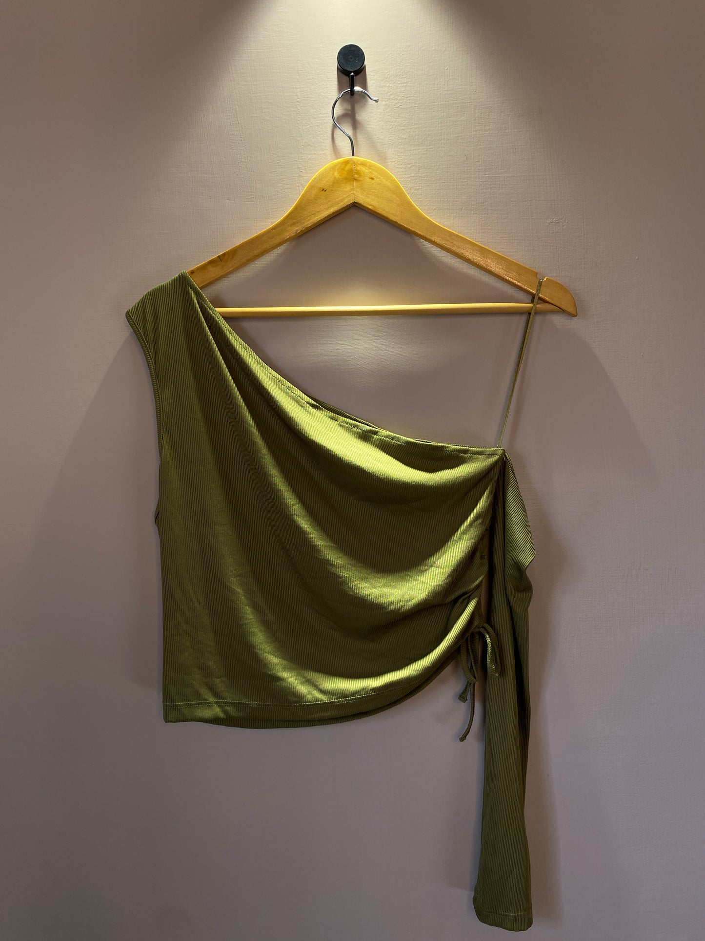 green-ribbed-one-shoulder-asymmetric-crop-top
