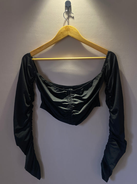 black-collared-ruched-long-sleeve-crop-top