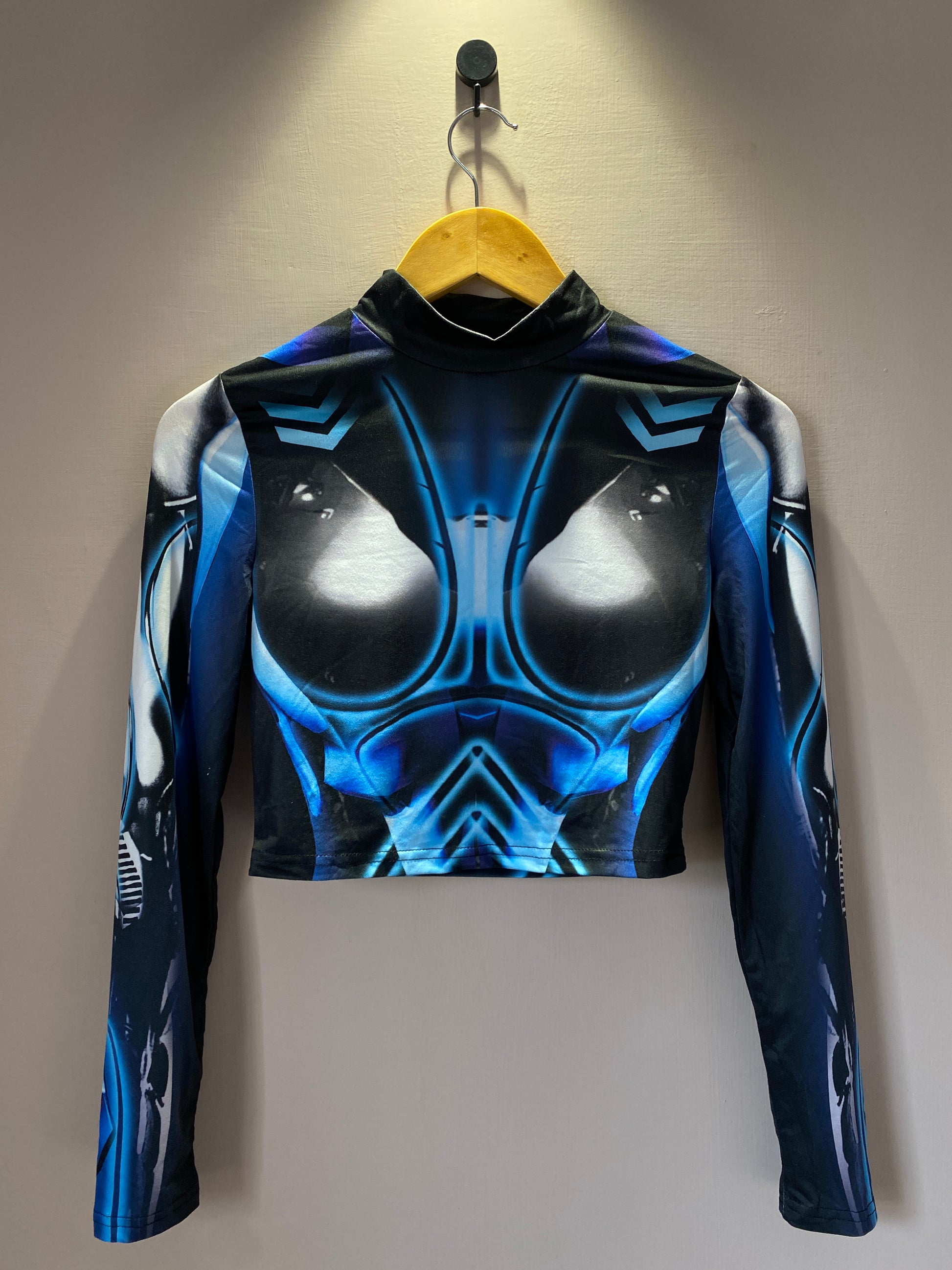 blue-cyberpunk-print-crop-top