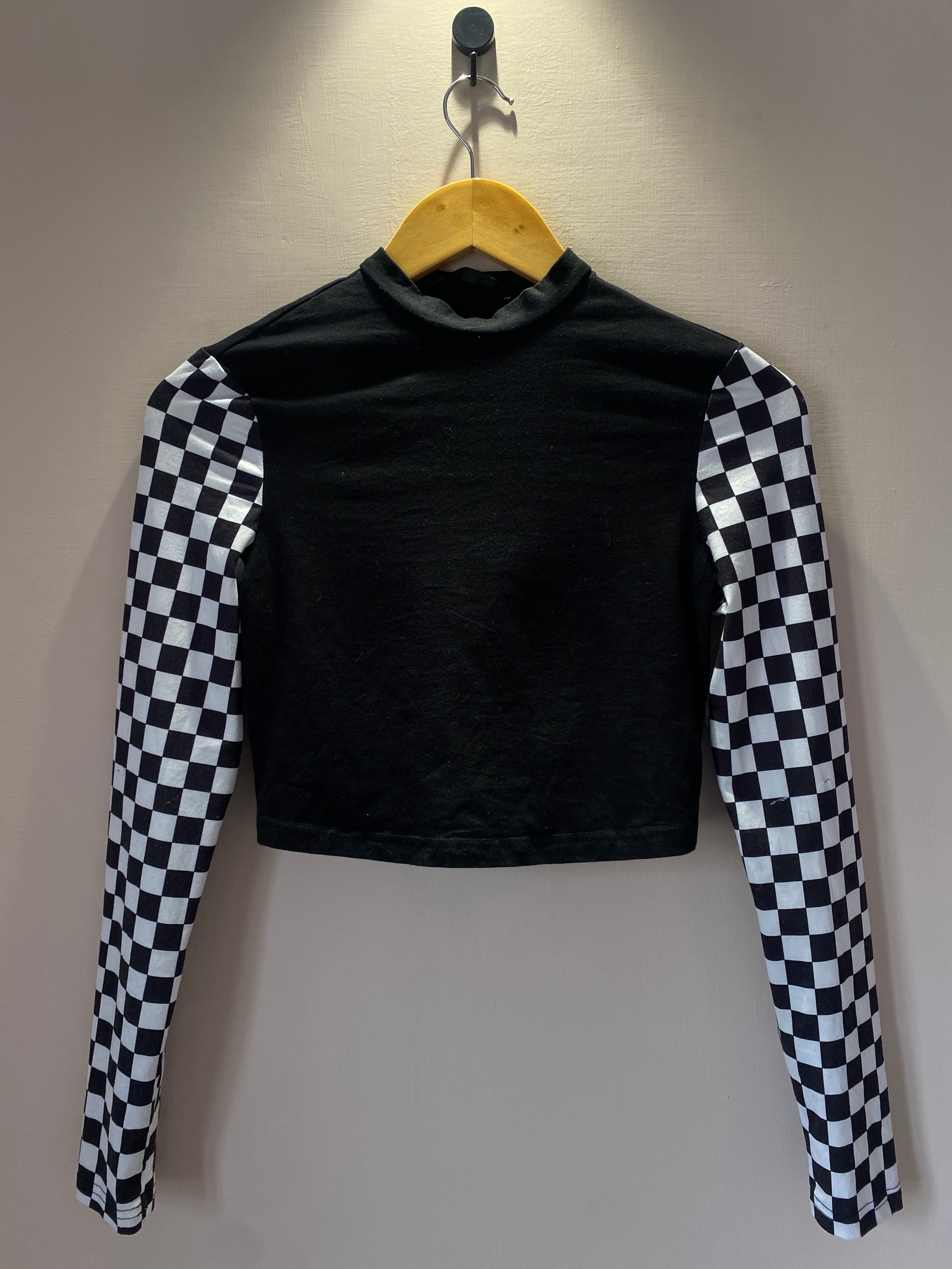 bershka-white-striped-alright-crop-top