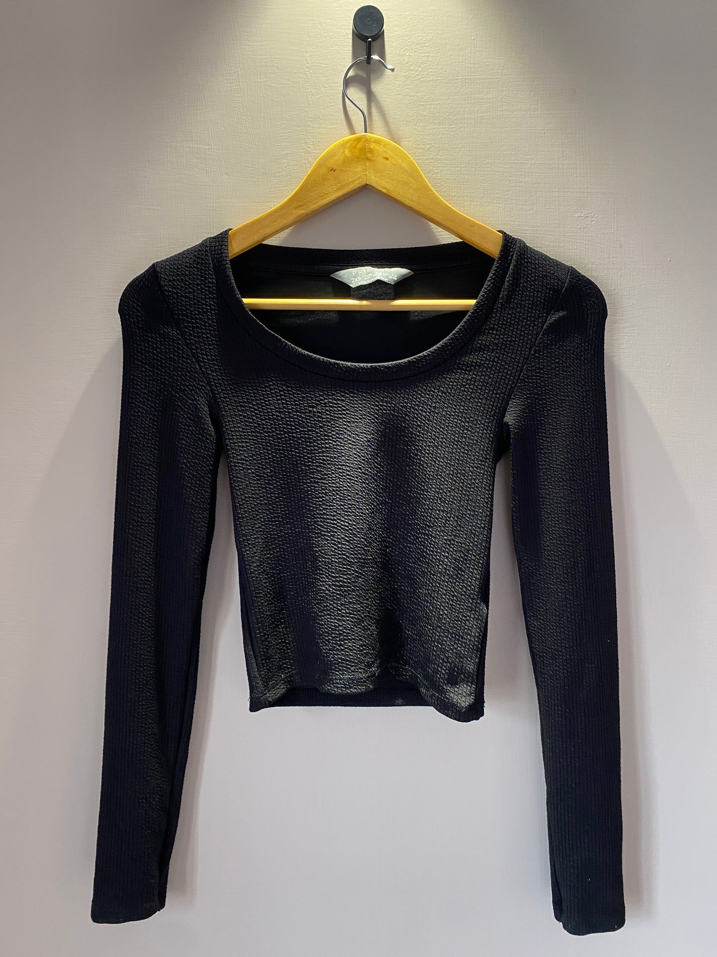 black-textured-scoop-neck-crop-top