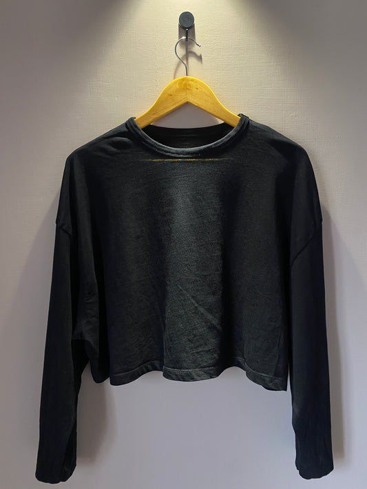 black-v-neck-bell-sleeve-crop-top