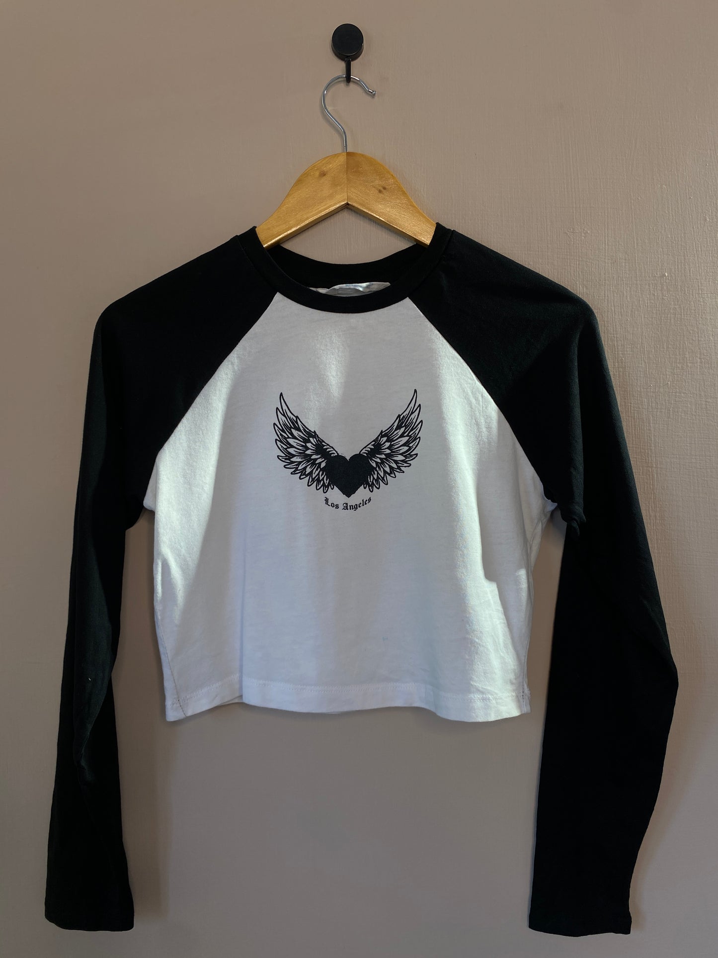 shein-black-ribbed-v-neck-crop-top