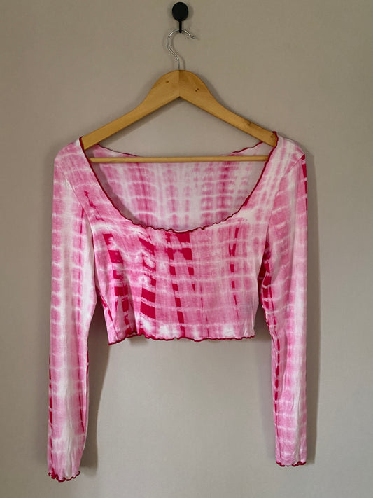pink-and-white-tie-dye-scoop-neck-crop-top