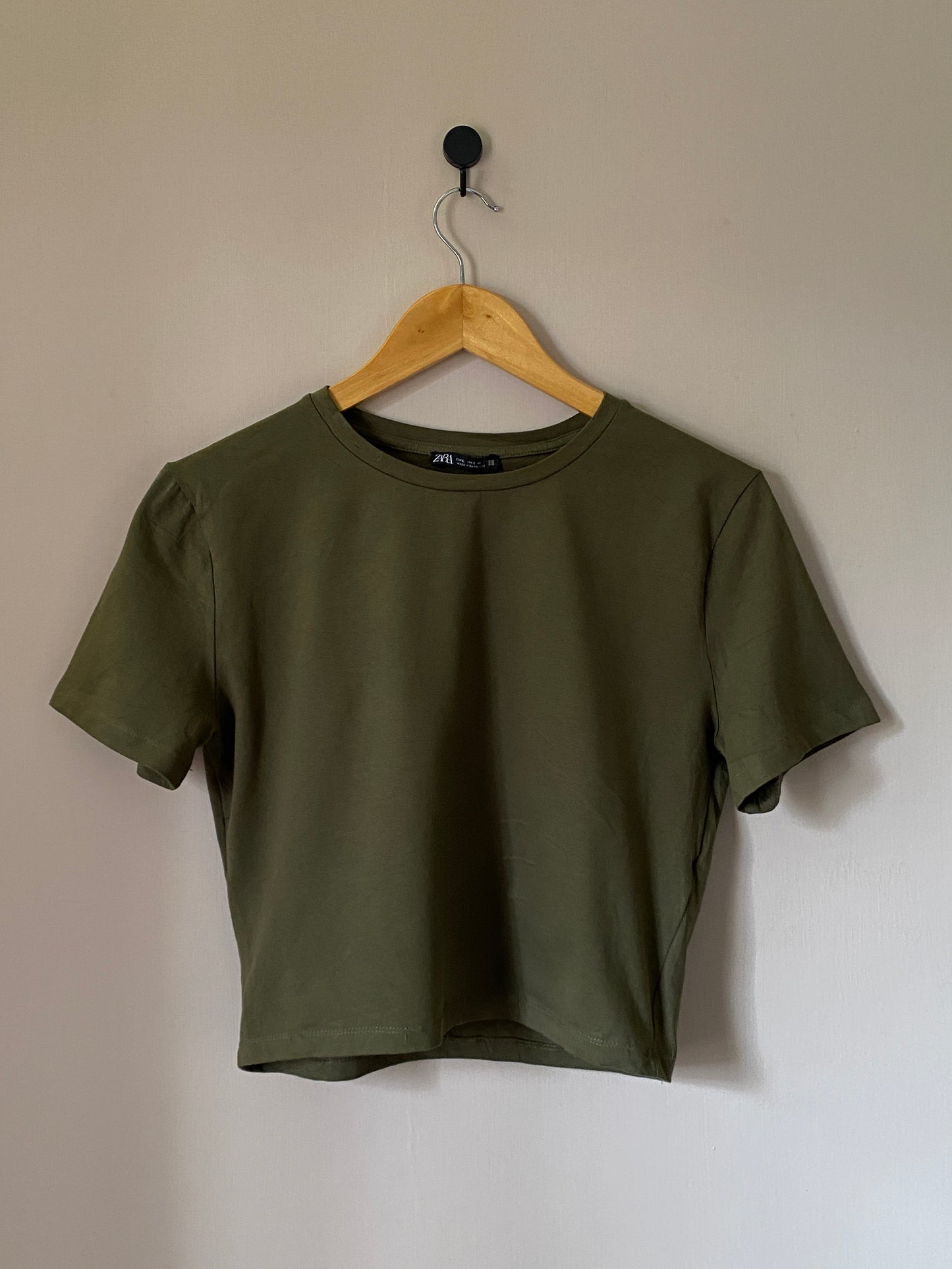 olive-green-short-sleeve-crop-top